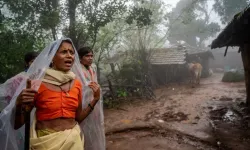 Hindistan'daki Raigad: Toprak kayması araması sonlandırıldı