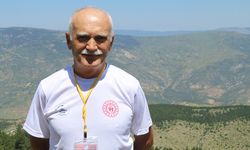 63 yaşındaki yamaç paraşütçüsü Reşat Korkmaz, 14 yıldır gökyüzünde süzülüyor