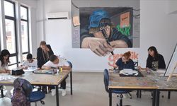 Geleceğin sanatçıları gençlik merkezindeki resim ve müzik atölyelerinde yetişiyor