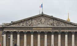 Fransız meclisi olaylarda tahrip edilen binaların hızla onarımı için tasarı kabul etti