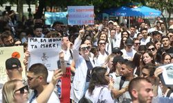Arnavutluk’ta tıp öğrencilerinden protesto