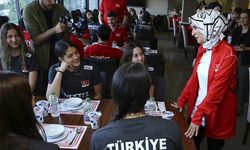 Aile ve Sosyal Hizmetler Bakanı Göktaş, altyapı voleybol milli takımlarıyla yemekte buluştu