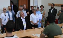 ÖSYM Başkanı Ersoy, KPSS Alan Bilgisi oturumu öncesi sınav binasını ziyaret etti