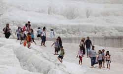 Pamukkale, yılın yarısında 811 bin 156 ziyaretçiyi ağırladı