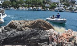 Bodrum'da dalgıçlar deniz dibinde ağ temizliği yaptı