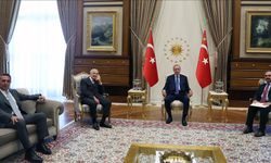 Cumhurbaşkanı Erdoğan, Bakan Kacır ile iş insanları Rahmi Koç ve Ali Koç'u kabul etti