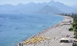 Antalya'da sıcak hava etkili oluyor