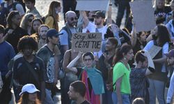 Fransa'da, 90 kuruluştan polis kurşunuyla öldürülen genç için kitlesel protesto çağrısı