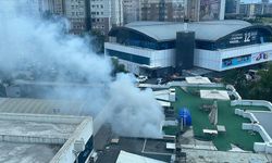 Zeytinburnu'nda teknoloji mağazasının deposunda çıkan yangın söndürüldü