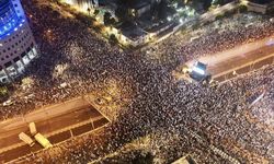 İsrail'de yüz binlerce kişi hükümetin yargı düzenlemesine karşı yine sokaklara indi