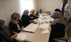 Depremzedeler kurslarda öğrendikleri el işini memleketlerine döndüklerinde de yapacak