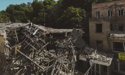 Odessa'da Rus saldırıları sonrası enkaz kaldırma çalışmaları sürüyor