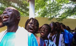 Senegal'de Müridiler 12 saat aralıksız toplu zikir çekti