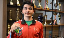Dünya ikincisi badmintoncu Furkan Büyükgöze, gözünü Deaflimpik Oyunları'na çevirdi