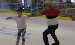 Donmuş havuzda başladığı buz pateninde yıllardır sporcu ve antrenör yetiştiriyor