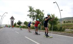 Muş Kayak Takımı sporcuları, Türkiye şampiyonası için asfaltta güç depoluyor