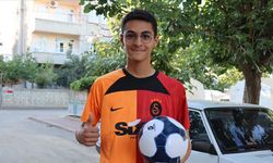 Depremde ailesini kaybeden gencin Galatasaray forması hayali gerçek oldu