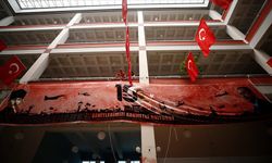 Antalya'da 15 Temmuz şehitlerini anmak için 15 metrekarelik ebru yapıldı
