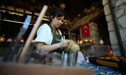 Rus gelin, kayınpederinden öğrendiği Türk el sanatını yaşatıyor