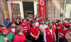 İzmir Büyükşehir Belediyesi işçilerinden iş bırakma eylemi