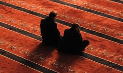 Yunanlar Müslümanlığı Türklükle özdeşleştirdiği için İslam'ı seçenlere tepki gösteriyor