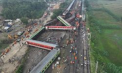 Hindistan'da geçen ayki tren kazasında ölen 293 kişiden 52'sinin kimliği hala tespit edilemedi
