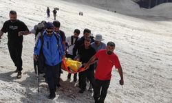 Hakkari'deki Cilo buzullarında kayıp 4 kişi bulundu, 2'si kurtarıldı, 2'sinin kurtarılması için çalışma sürüyor