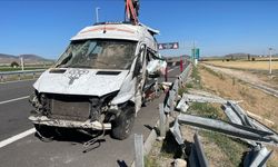 Nevşehir'de devrilen minibüsteki 24 kişi yaralandı
