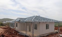 Depremzedeler için köy evleri inşa ediliyor