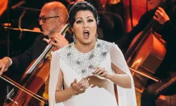 Savaş nedeniyle kovulan en iyi Rus soprano Anna Netrebko, Met Opera'ya dava açtı