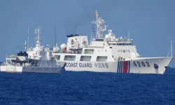 Filipinler, Çin'in Güney Çin Denizi'nde teknelerine su sıkma tüfeğiyle ateş açtığını iddia ediyor