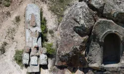 72 ton ağırlığıyla dünyanın en büyük kaya anıtı 'Kurt Beşiği'