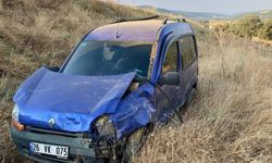 Uşak'taki 2 trafik kazasında 5 kişi yaralandı