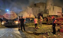 Adana'da kereste imalathanesinde çıkan yangın söndürüldü