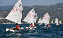İznik Gölü'nde heyecan dolu yelken yarışları