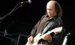 Erkin Koray hayatını kaybetti