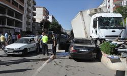 Yozgat'ta freni patlayan kamyon 8 araca çarptı, 3 kişi yaralandı