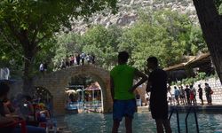 Irak'ta sıcaktan bunalanlar soluğu Duhok'un turistik yerlerinde aldı