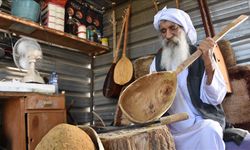 PKK nedeniyle evine dönemeyen Iraklı Yezidi, bağlama üreterek zorlu kamp hayatına tutunuyor