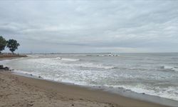Kocaeli ve Sakarya'da olumsuz hava koşulları nedeniyle denize girmek yasaklandı