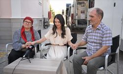 Aybüke Yalçın'ın ailesi "Aybüke; Öğretmen Oldum Ben!" filminin setini ziyaret etti