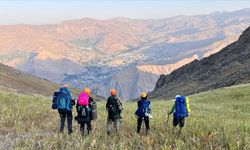 Hakkari'de dağcılar Sümbül ve Spi Dağı'na tırmandı