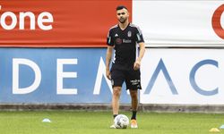 Beşiktaşlı futbolcu Ghezzal'ın oğlu ve kayınvalidesi Fransa'da trafik kazası geçirdi