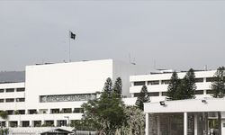 Pakistan'da geçici hükümet Başbakanı Kakar, yemin ederek göreve başladı