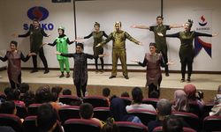 Gaziantep'te depremzede çocuklara tiyatro gösterisi