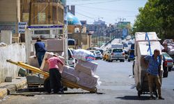 Irak'ta yevmiyeli işçiler eve ekmek götürmek için 50 derece sıcaklığa katlanıyor