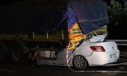 Şanlıurfa'da tıra çarpan otomobildeki 2 kişi hayatını kaybetti