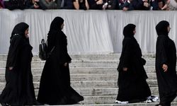 Fransa'da okullardaki uzun elbise yasağı ADM Derneğince Danıştaya taşındı