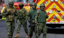 Ekvador'da cezaevinde bulunan mahkumlar,  rehin aldıkları 50 gardiyanı ve yedi polis memurunu serbest bıraktı