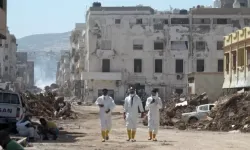 Libya seli: Ölümün kalıcı kokusu ile kurak bir çöl